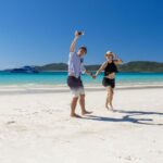 Le sable blanc et l'eau turquoise de Whitehaven Beach dans les îles Whitsunday