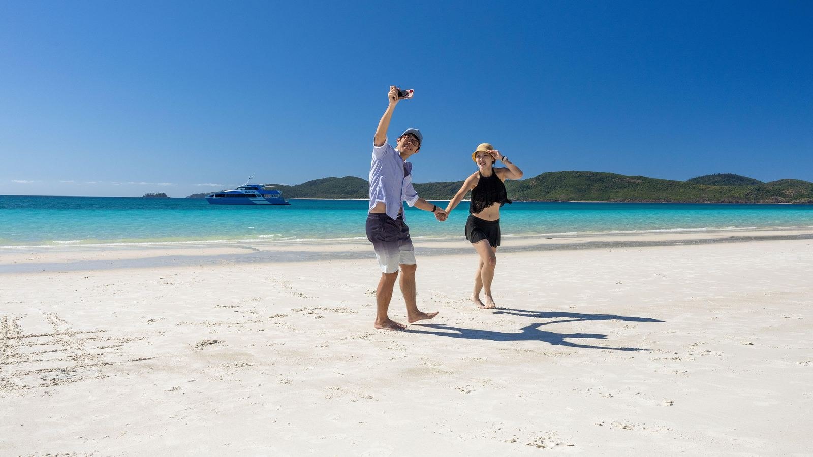 Le sable blanc et l'eau turquoise de Whitehaven Beach dans les îles Whitsunday